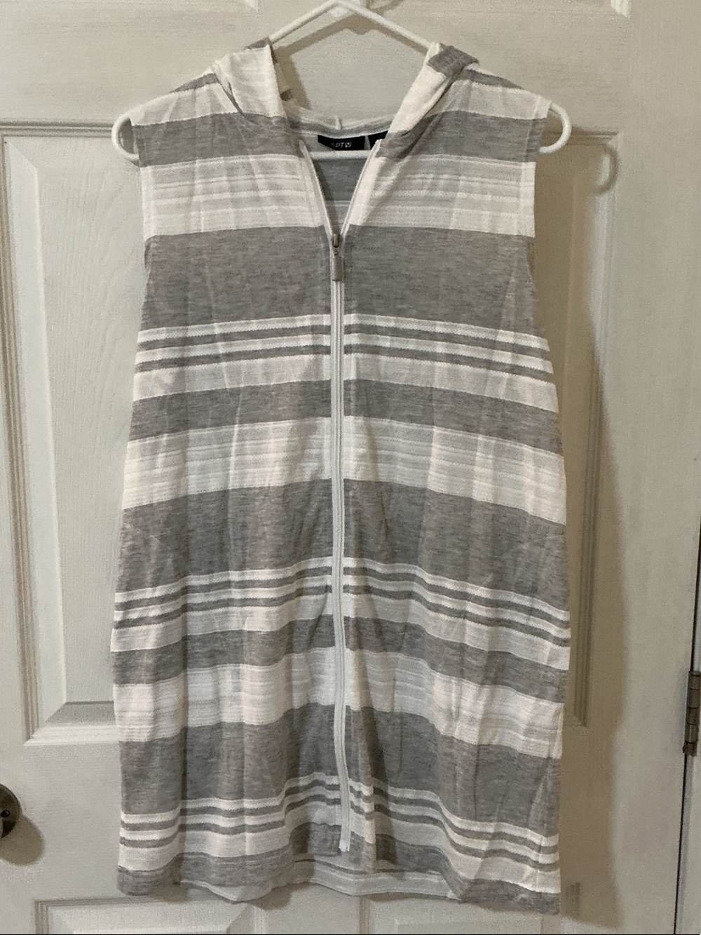 Apartment nine lady size medium zip beach cover-up